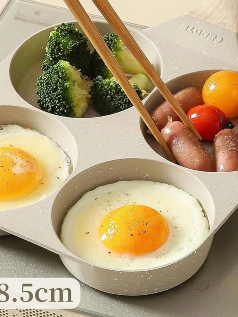 CAROTE Fried Egg Frying Pan with Dividers/4-Hole Round Frying Pan